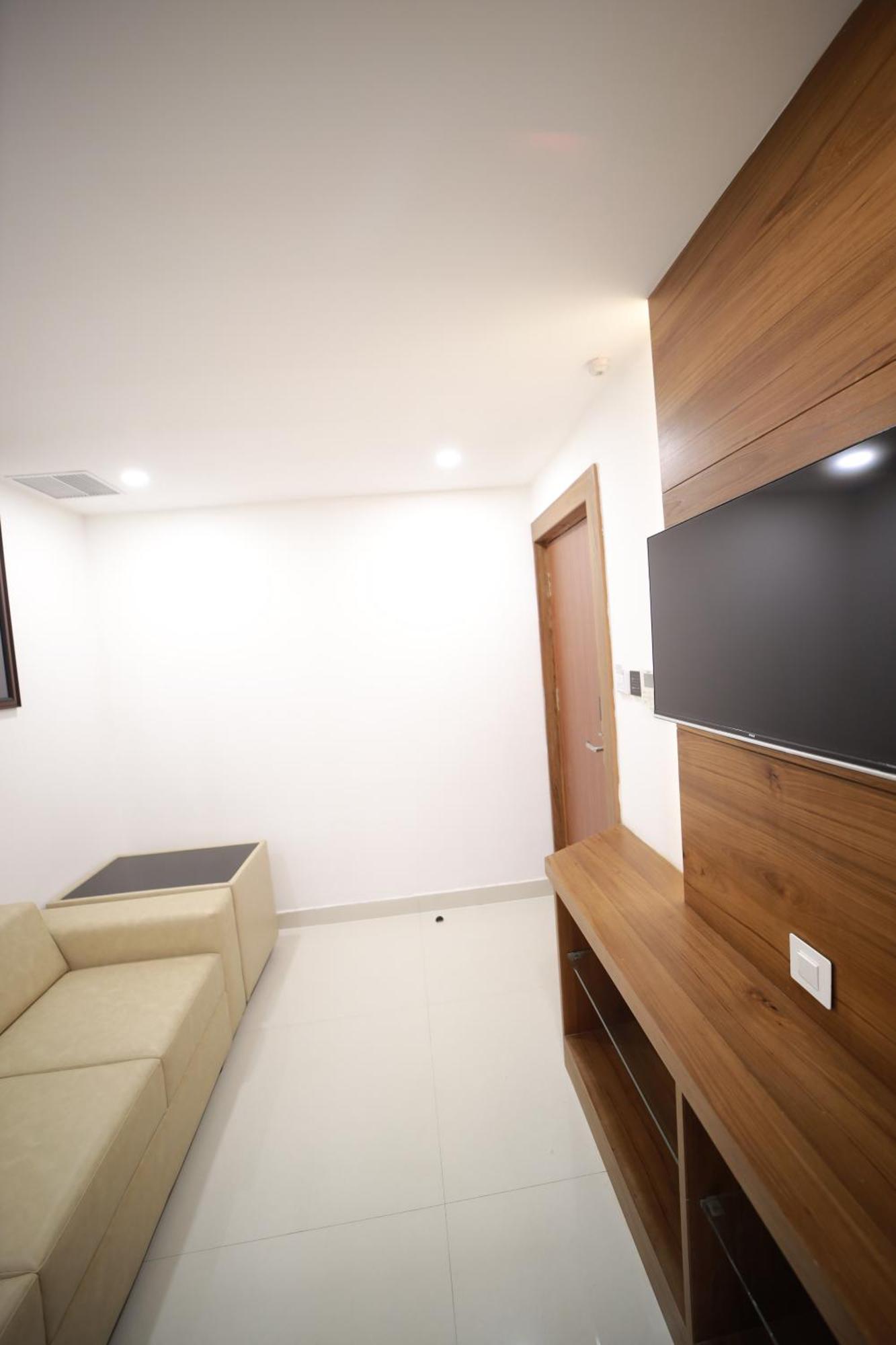 Hotel Royal Residency Kannangad Exterior foto