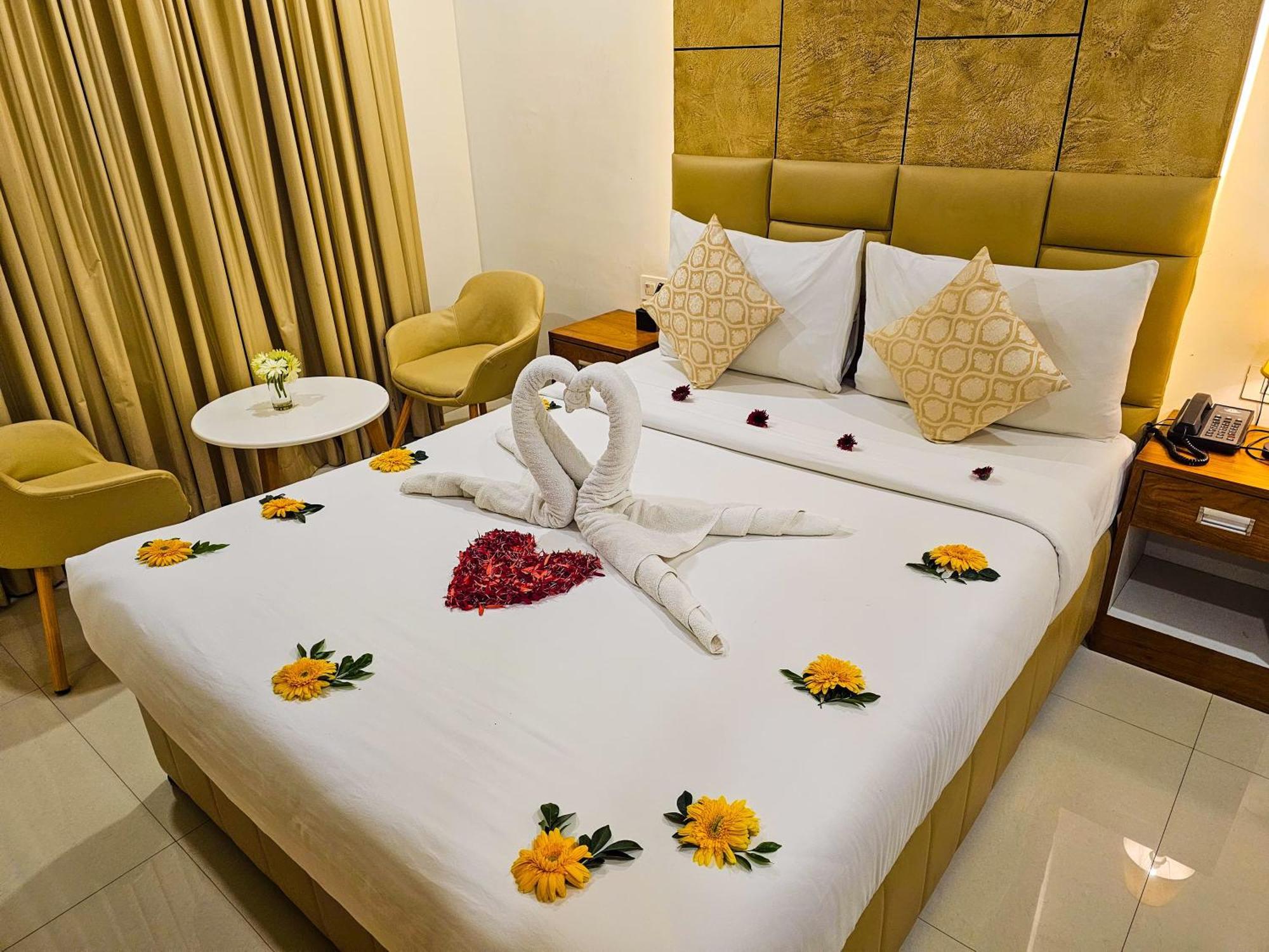 Hotel Royal Residency Kannangad Exterior foto
